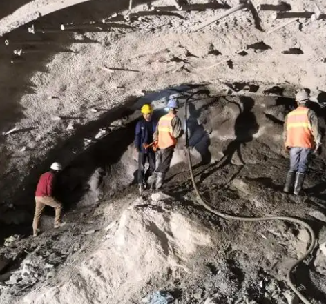 博湖拱顶带模注浆料的施工流程及注意事项